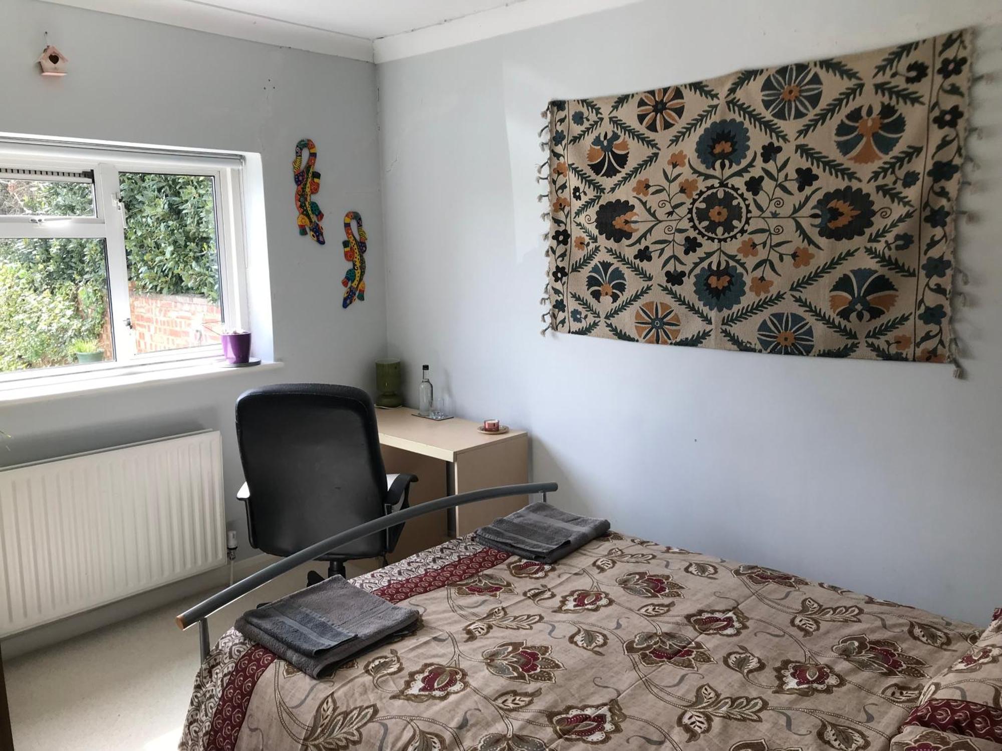 Cozy Double Bedroom In Stunning Bungalow On River Thames - Near Thorpe Park/Royal Holloway University/20Mins From Heathrow Staines-upon-Thames Kültér fotó
