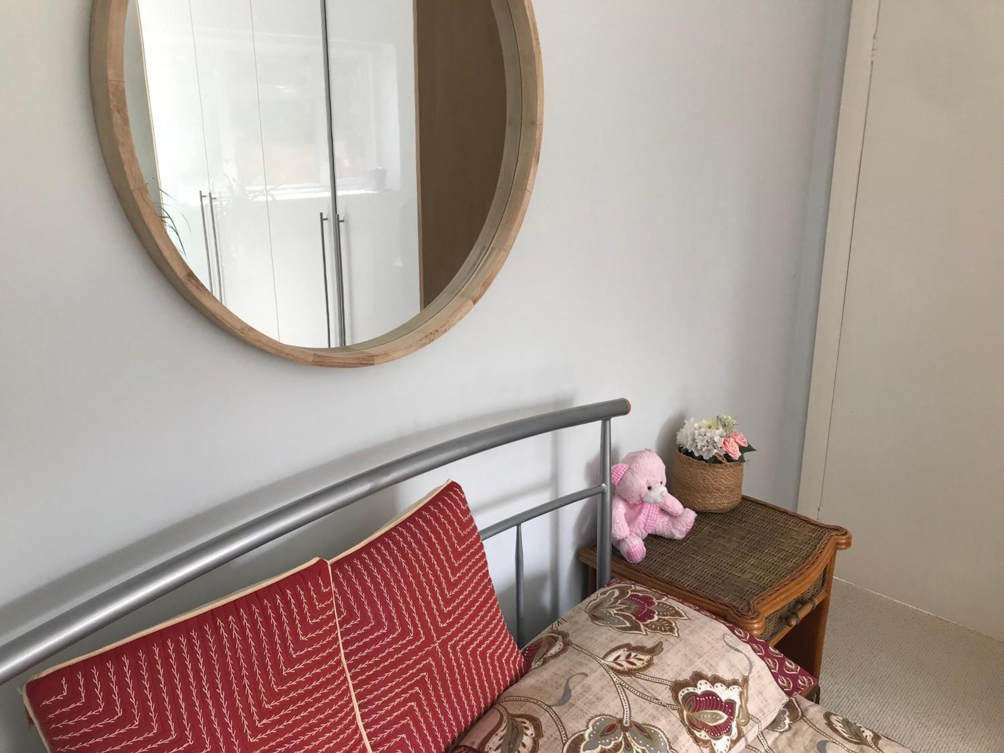 Cozy Double Bedroom In Stunning Bungalow On River Thames - Near Thorpe Park/Royal Holloway University/20Mins From Heathrow Staines-upon-Thames Kültér fotó