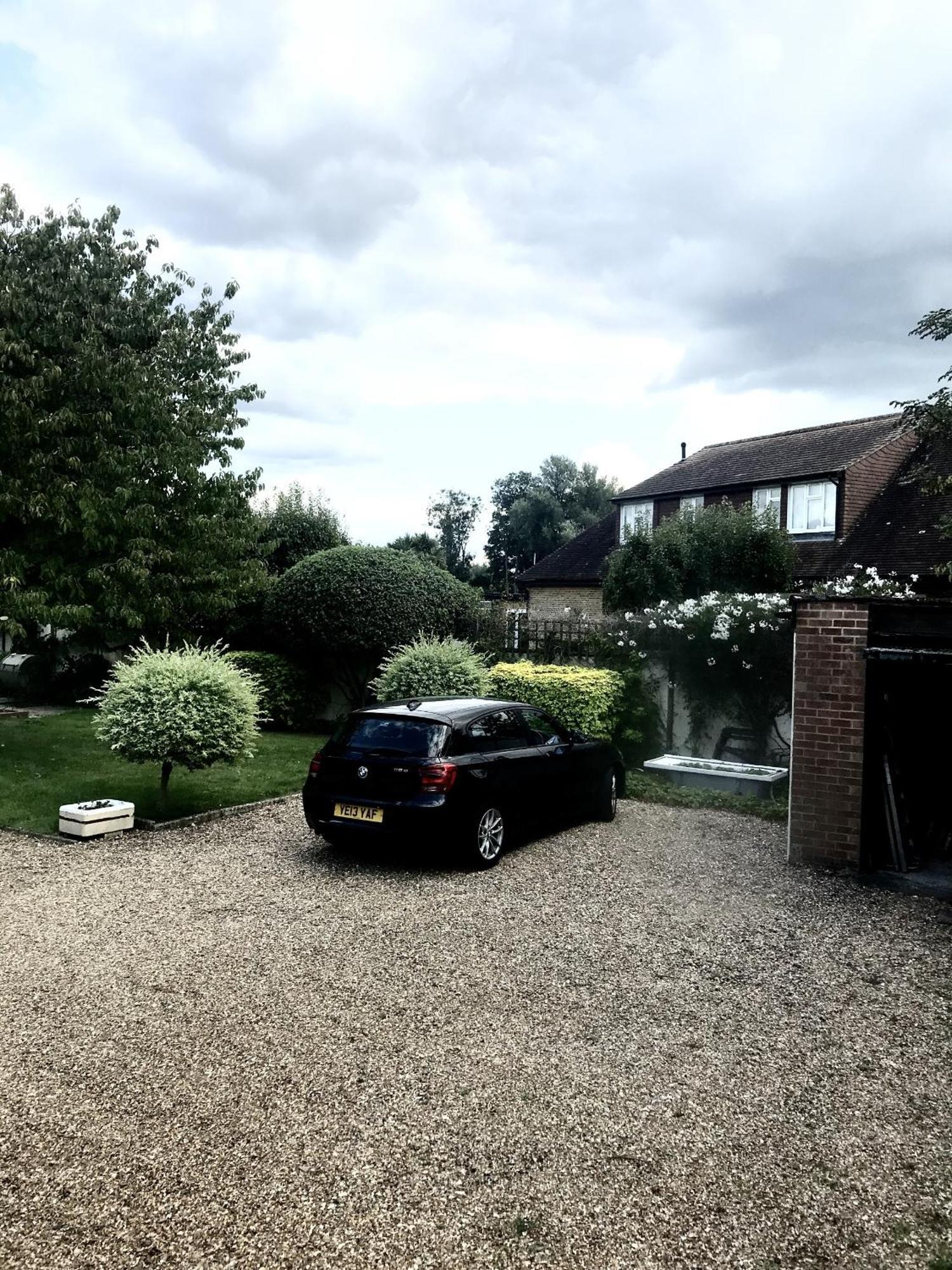 Cozy Double Bedroom In Stunning Bungalow On River Thames - Near Thorpe Park/Royal Holloway University/20Mins From Heathrow Staines-upon-Thames Kültér fotó