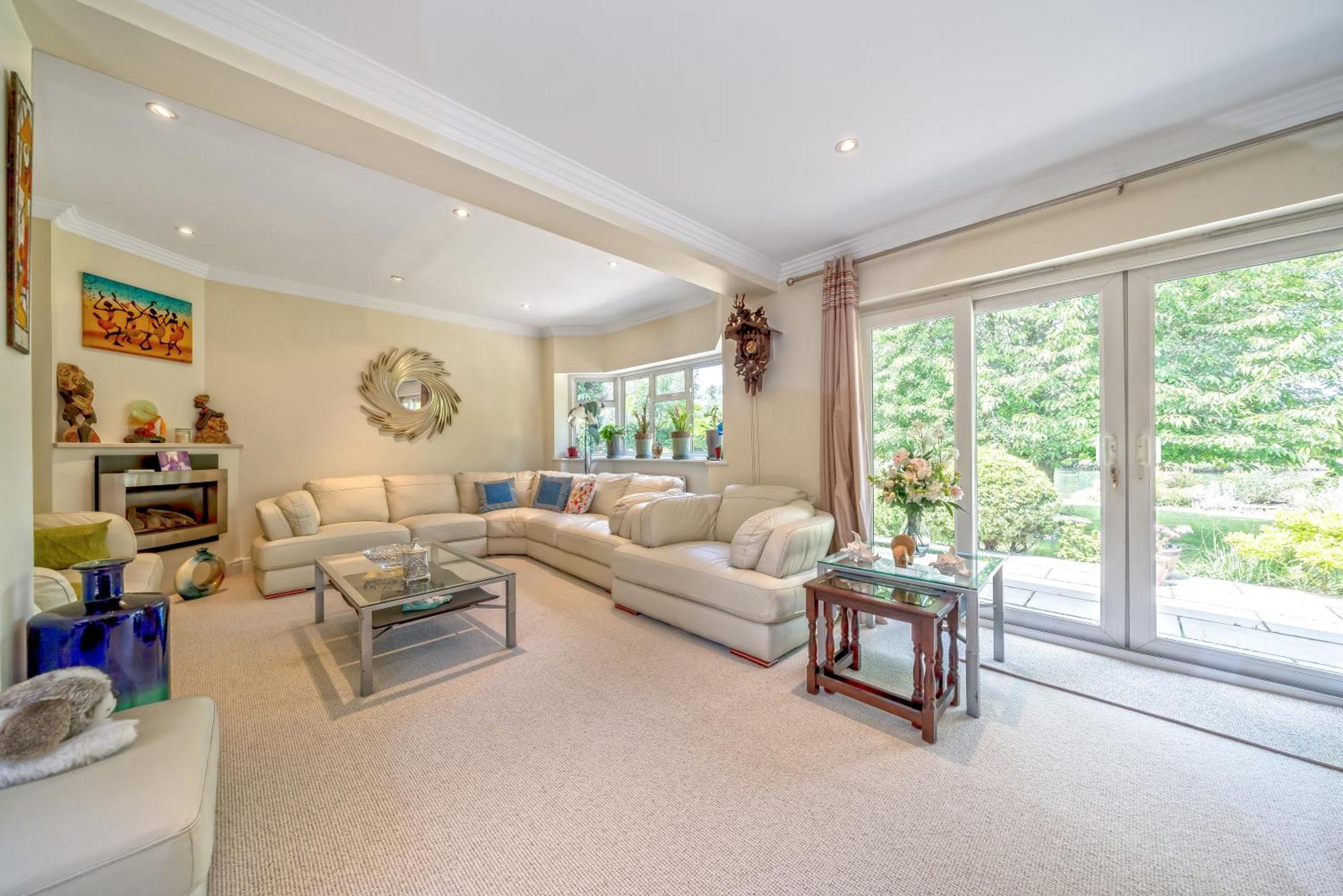 Cozy Double Bedroom In Stunning Bungalow On River Thames - Near Thorpe Park/Royal Holloway University/20Mins From Heathrow Staines-upon-Thames Kültér fotó